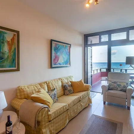 Front Line With Fantastic Terrace. Appartement Telde