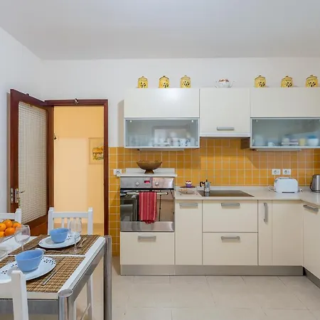 Front Line With Fantastic Terrace. Appartement *
