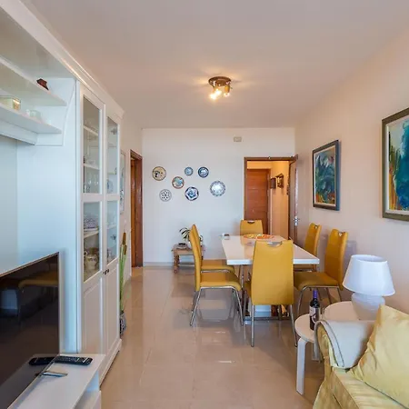 Front Line With Fantastic Terrace. Apartament Telde