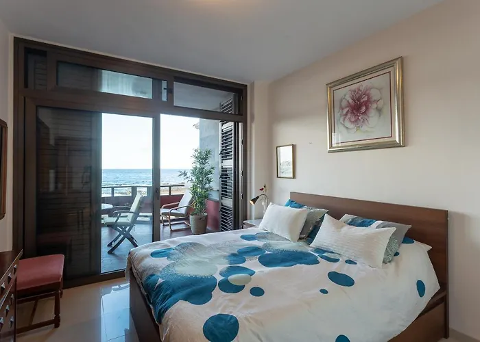 Front Line With Fantastic Terrace. Apartment